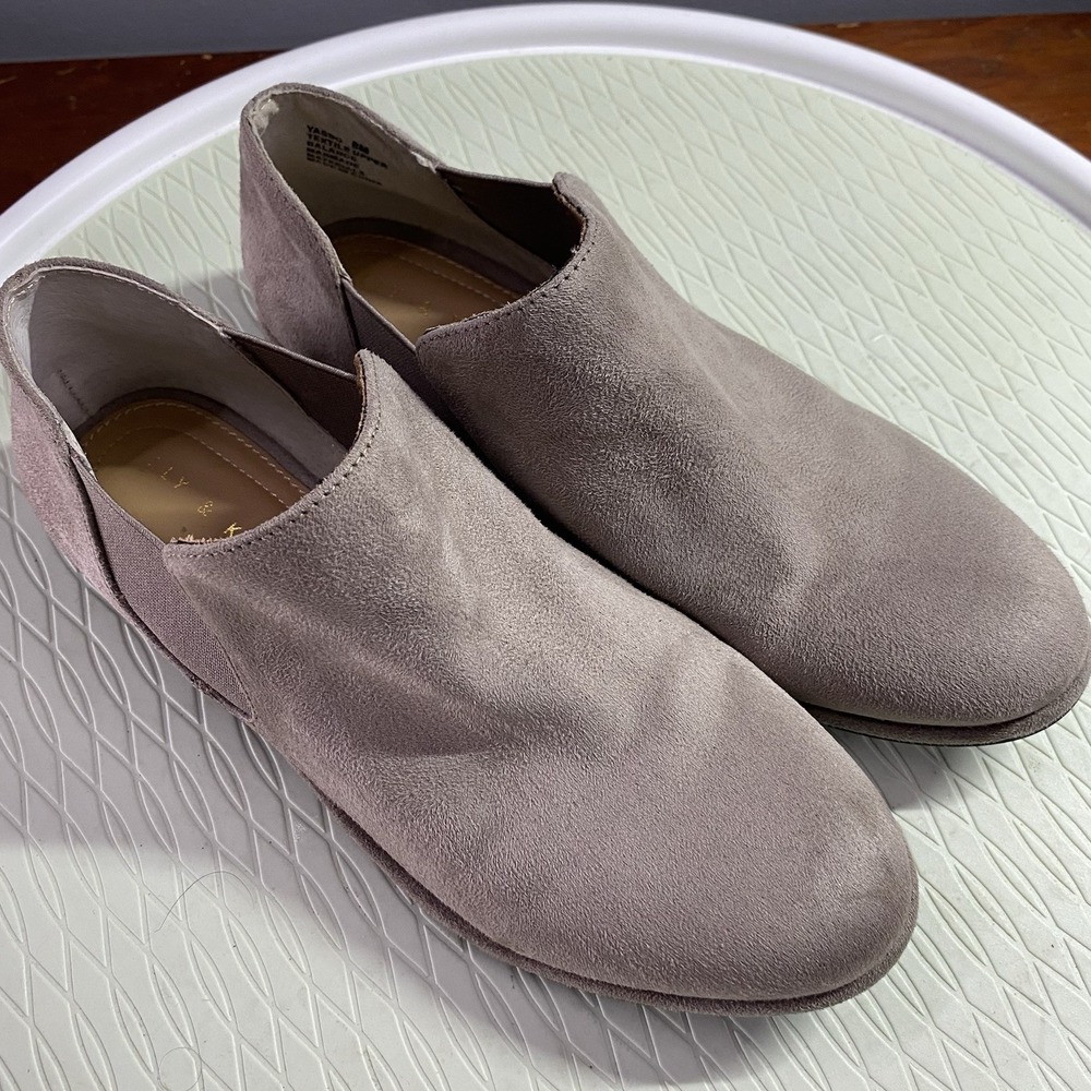 Kelly & Katie Yasso Beige Faux Suede Pull On Shoes Women's Size 8M Pull-on